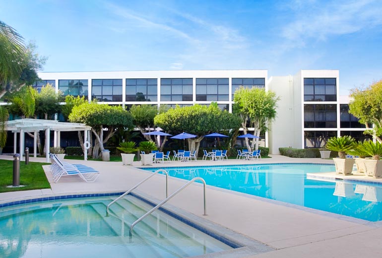 Now Spend LESS To Earn The 25,000 AMEX Starwood Bonus