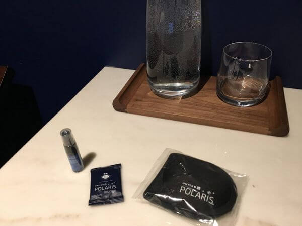 United Polaris Lounge Chicago Review