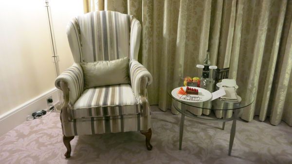 I Found My New Best Friend Traveling To London Part 5 Where To Stay In London Intercontinental London Park Lane Hotel Room Overview