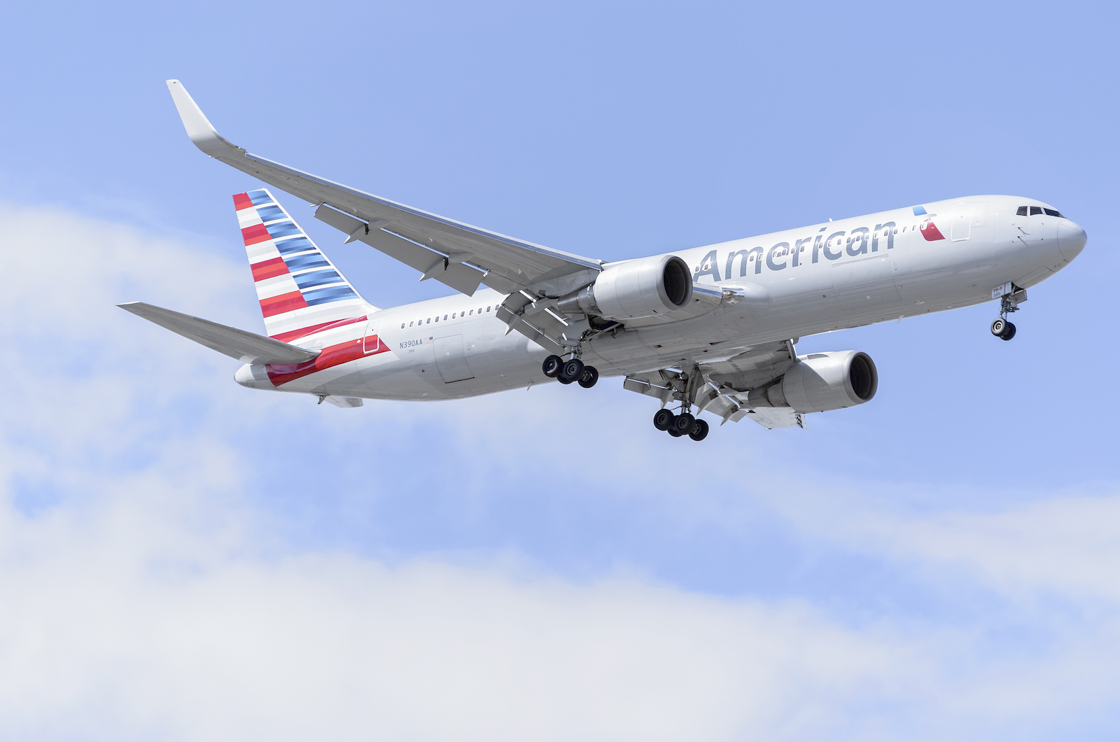 American Airlines won't charge change fees until 2021 - featured image