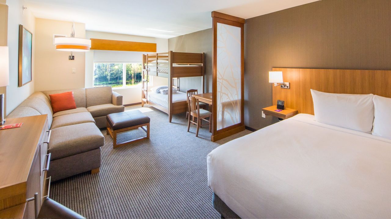 Hyatt Place Orlando Lake Buena Vista Offers Spacious Rooms With Modern Finishes