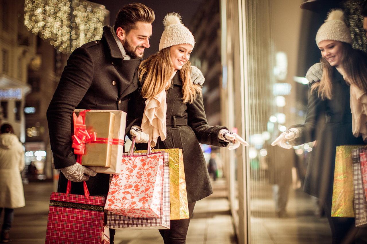 Earn 4,000 American Airlines Miles and Start Earning Miles Towards A Free Flight For Yourself While Shopping For Others This Holiday Season.