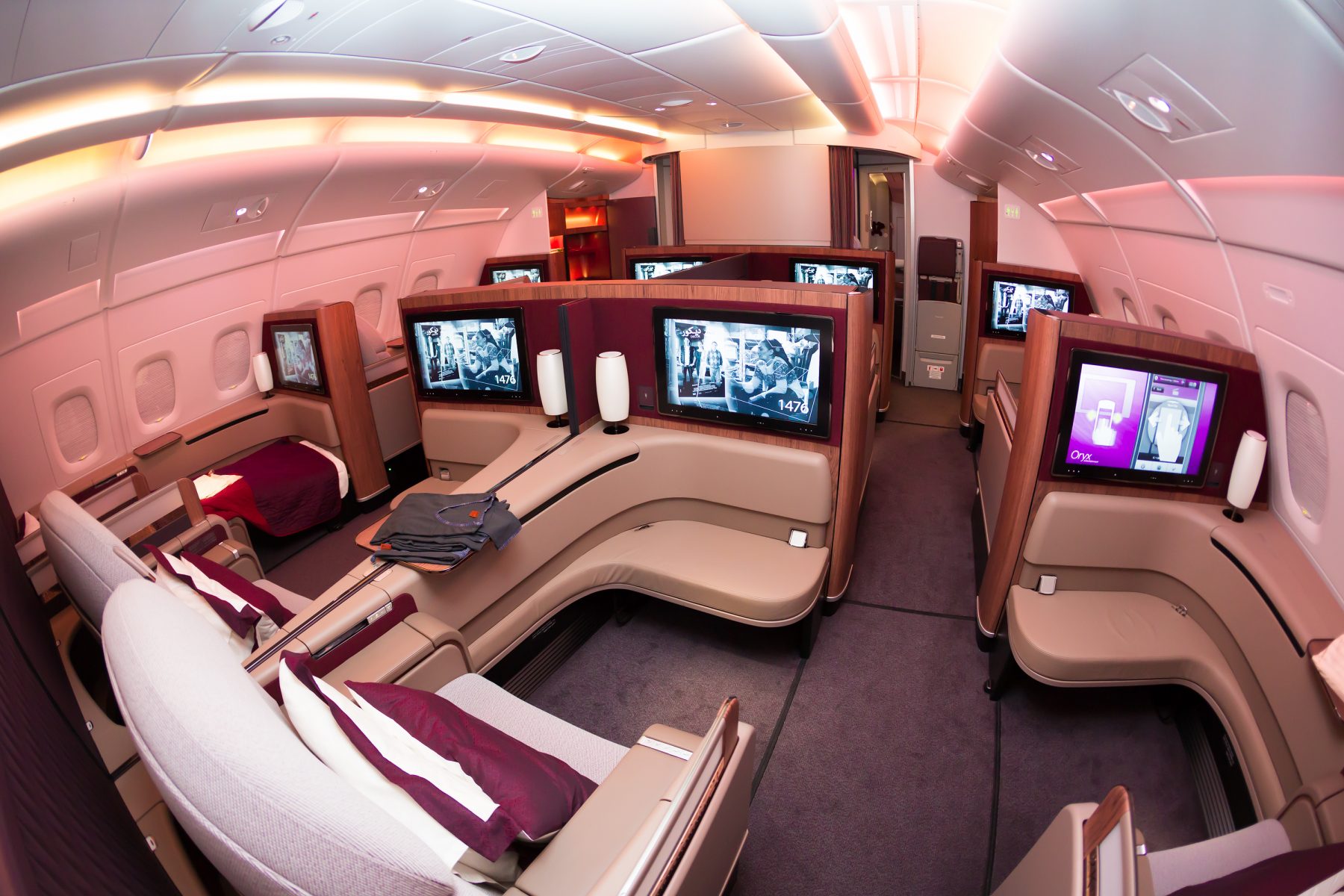 First class купить. Аэробус а380 Qatar. Airbus a380 Qatar Airways салон. Qatar Airways 1 класс. Airbus a380 first class.