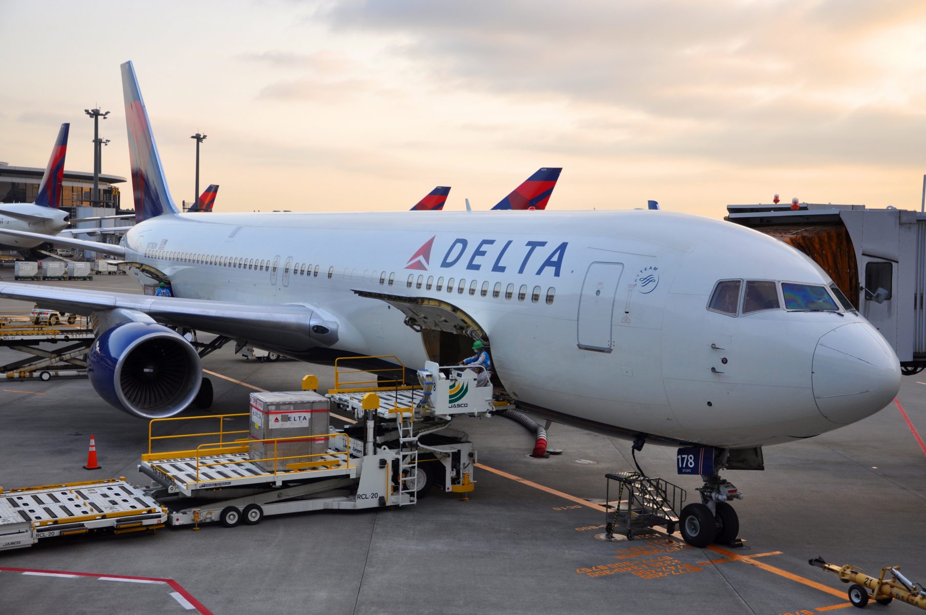 delta-platinum-amex-annual-fee-million-mile-secrets